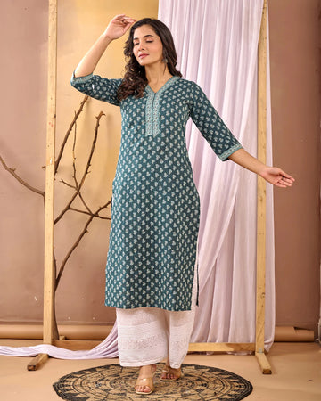 Women Green Printed Straight Kurta with Three Quarter Sleeves