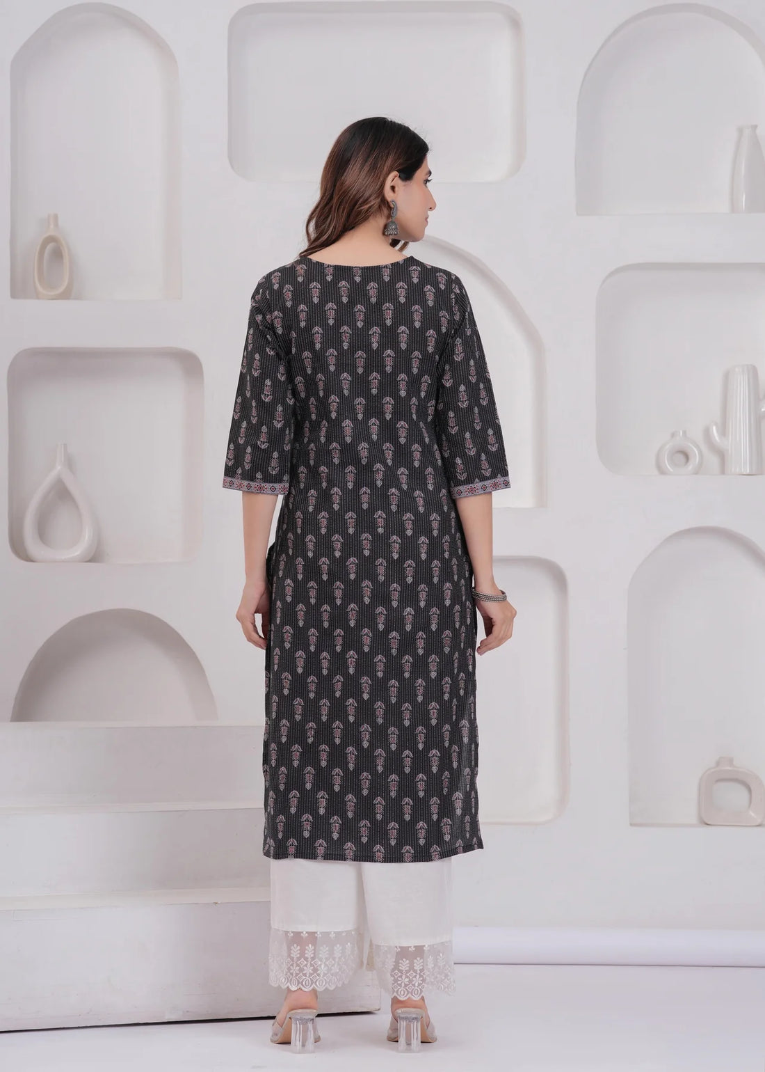 Women Black Printed Straight Kurta with Three Quarter Sleeves