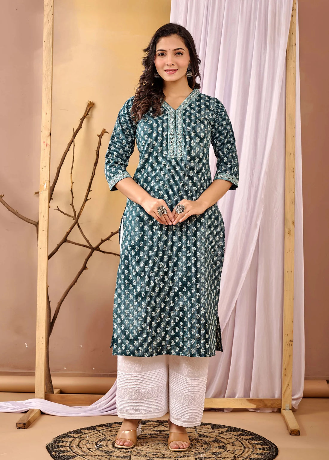 Women Green Printed Straight Kurta with Three Quarter Sleeves
