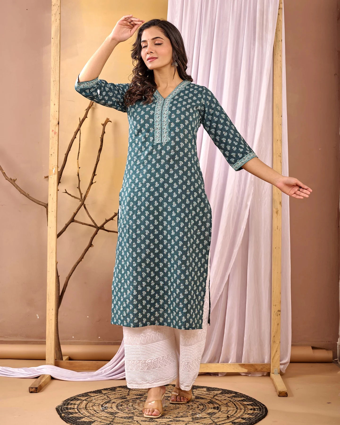 Women Green Printed Straight Kurta with Three Quarter Sleeves