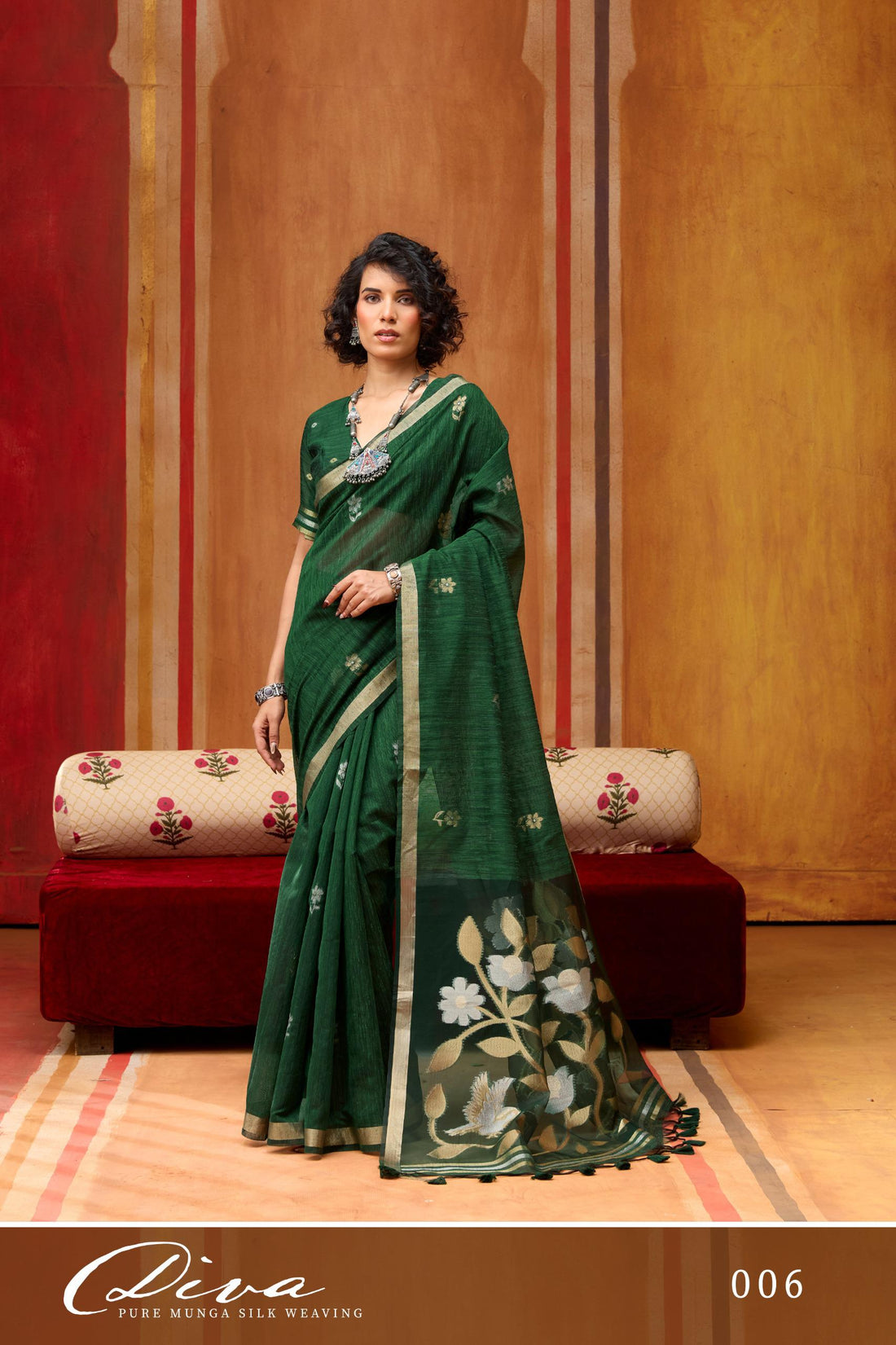 Diva Pure Munga Silk Handloom Saree with Organza Woven Pallu