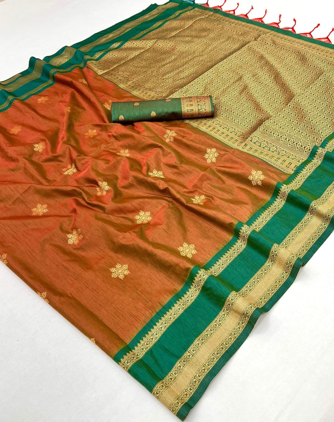 Faddism Kontessa Onam Tussar Silk Handloom Saree
