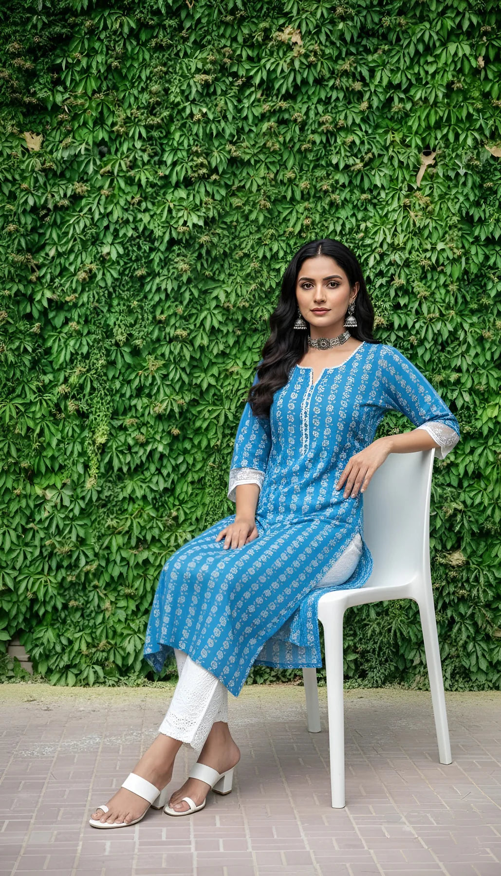 Blue Printed Straight Kurta with Three Quarter Sleeves in Pure Cotton