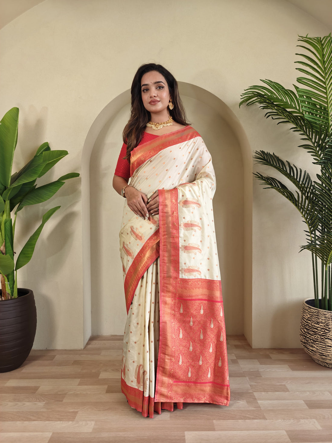 Tanya White Royal Paithani Silk Saree with Kanchipuram Touch & Contrast Blouse