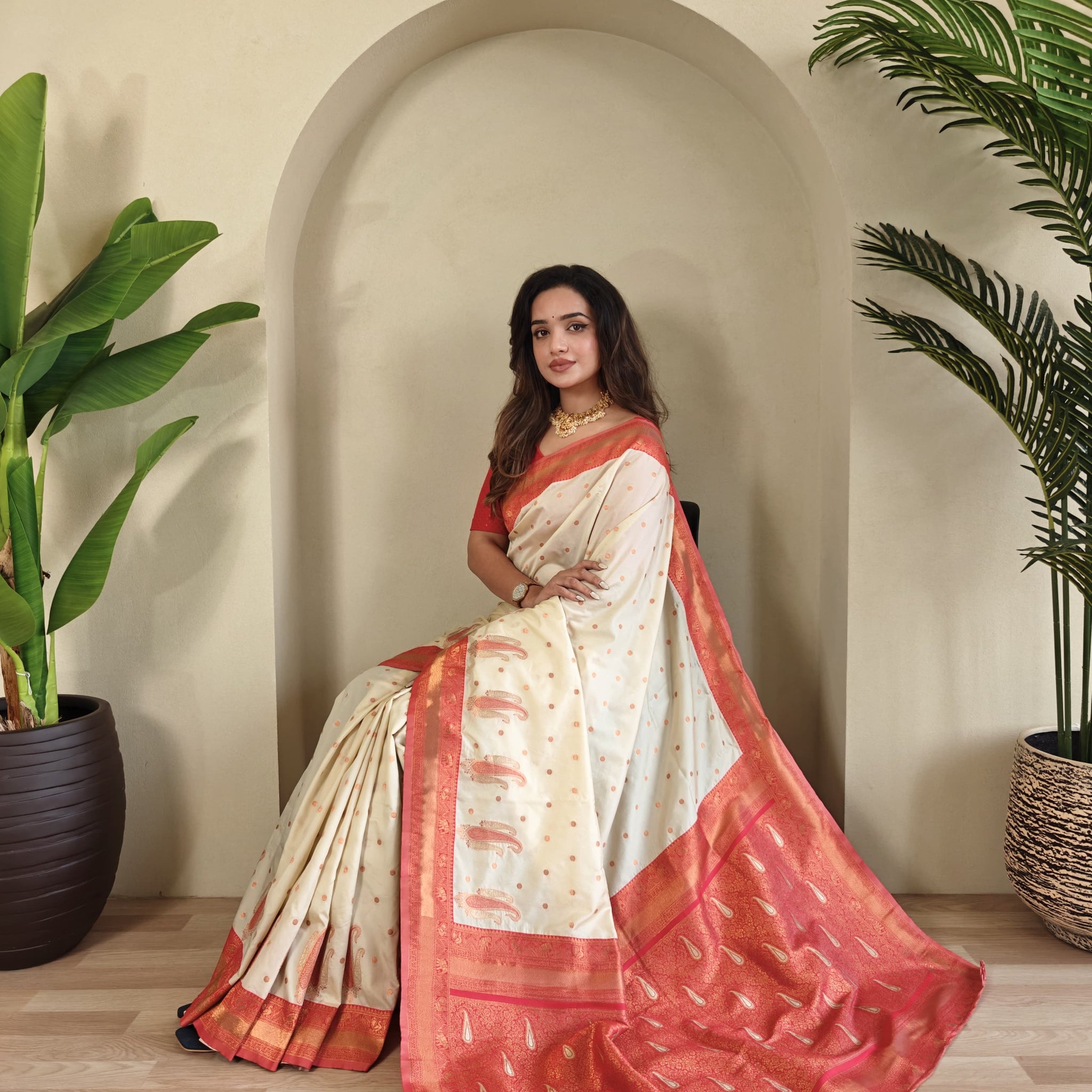 Tanya White Royal Paithani Silk Saree with Kanchipuram Touch & Contrast Blouse